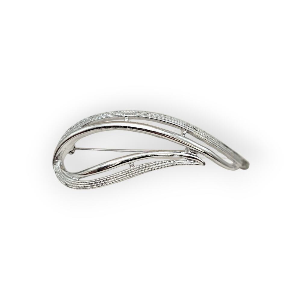 Sarah Coventry Sculptural Ribbon Silver Brooch Vintage MidCentury Fluid Wave Pin